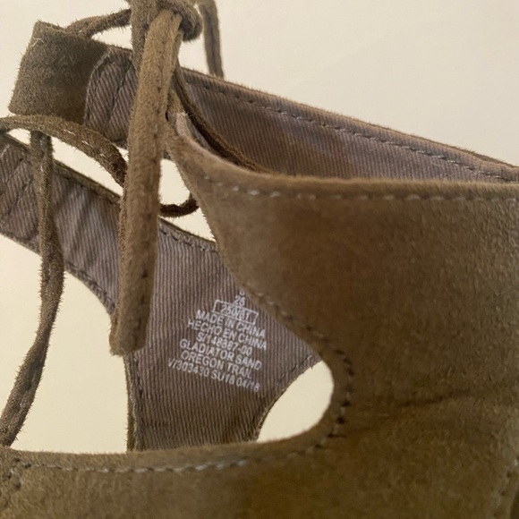 FAUX SUEDE OLD NAVY FLAT WOMENS GLADIATOR SANDALS SIZE 8 BOHEMIAN SUMMER - Picture 8 of 8